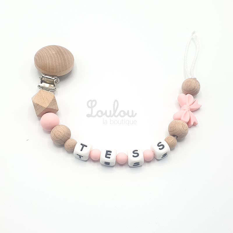Attache tétine personnalisée 136 - Cadeau naissance - Attache sucette avec prénom sans BPA fait main avec perles bois, noeud, rose - www.louloulaboutique.com - Accessoire bébé éveil
