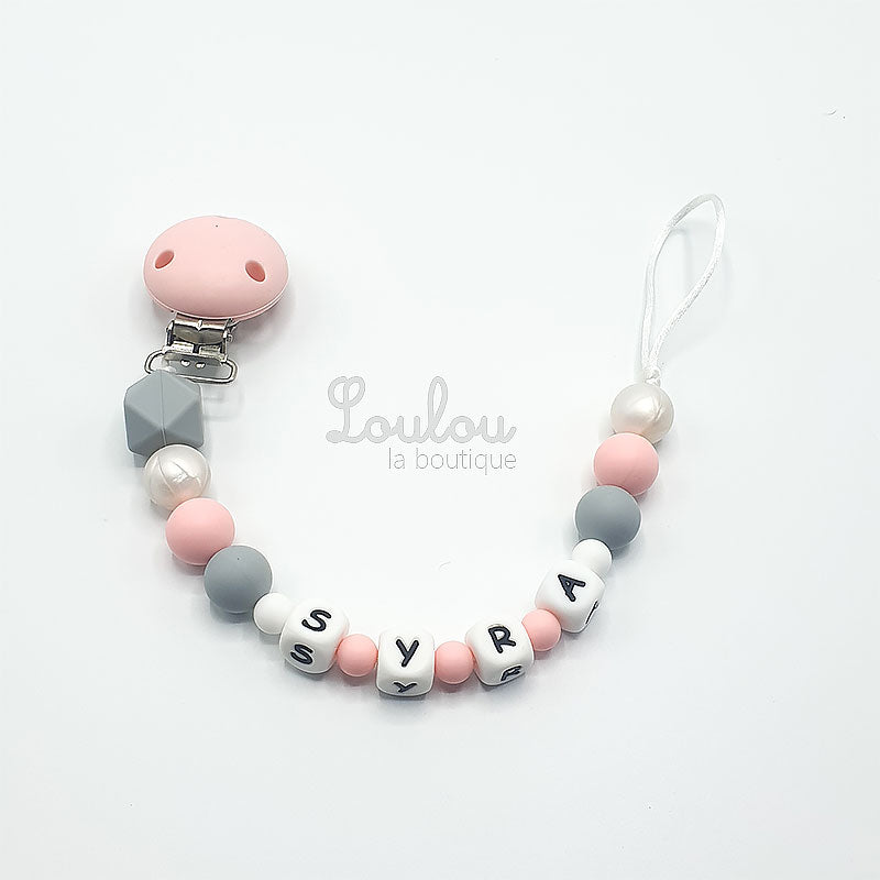 Attache tétine personnalisée 152 - Cadeau naissance -  Attache sucette avec prénom sans BPA fait main avec perles blanc, gris, rose, silicone - www.louloulaboutique.com - Accessoire bébé éveil