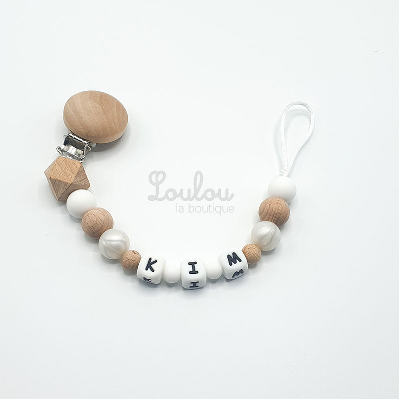 Attache tétine personnalisée 154 - Cadeau naissance -  Attache sucette avec prénom sans BPA fait main avec perles blanc, bois - www.louloulaboutique.com - Accessoire bébé éveil
