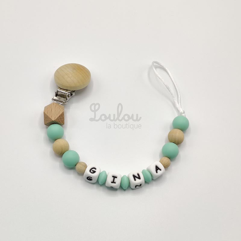 Attache tétine personnalisée 1 - Cadeau naissance - Attache sucette avec prénom sans BPA fait main avec perles bois, vert - www.louloulaboutique.com - Accessoire bébé éveil
