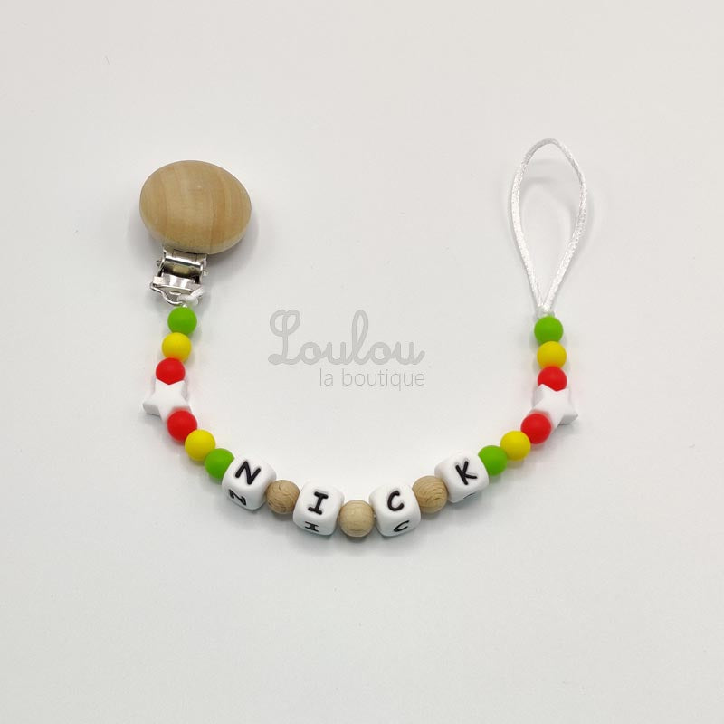 Attache tétine personnalisée 124 - Cadeau naissance -  Attache sucette avec prénom sans BPA fait main avec perles bois, jaune, rouge, vert - www.louloulaboutique.com - Accessoire bébé éveil