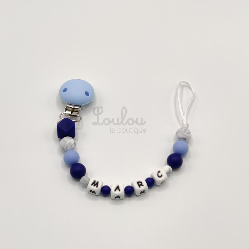 Attache tétine personnalisée 35 - Cadeau naissance - Attache sucette avec prénom sans BPA fait main avec perles bleu, silicone - www.louloulaboutique.com - Accessoire bébé éveil