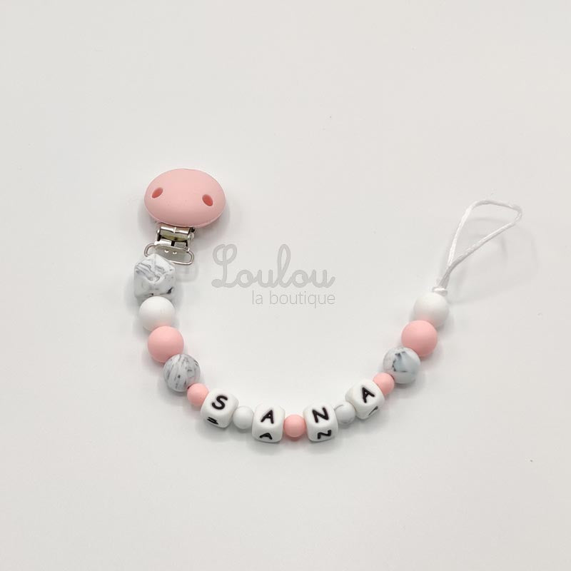 Attache tétine personnalisée 38 - Cadeau naissance - Attache sucette avec prénom sans BPA fait main avec perles rose, silicone - www.louloulaboutique.com - Accessoire bébé éveil
