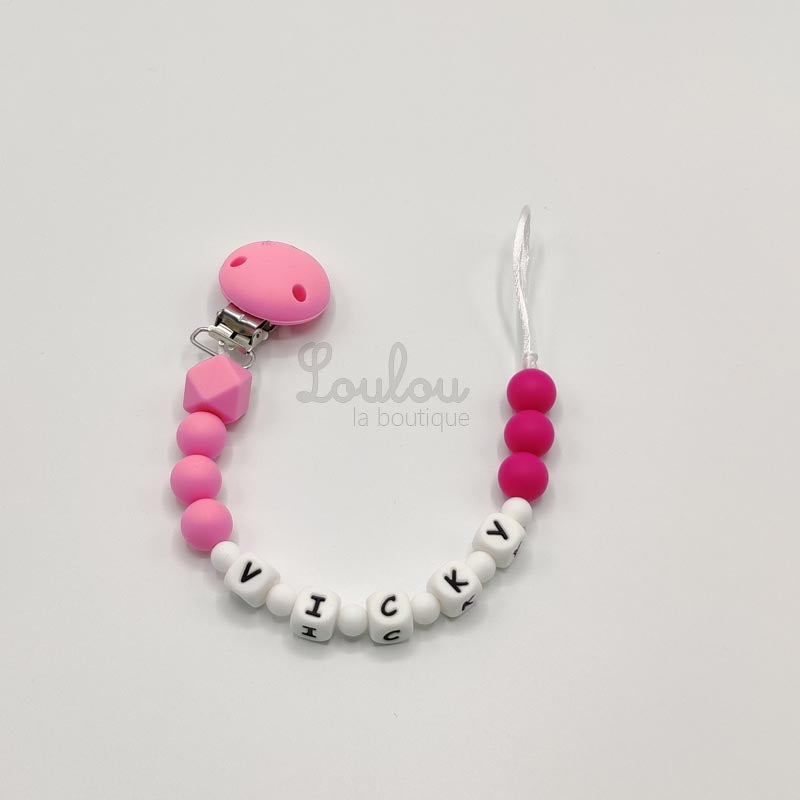 Attache tétine personnalisée 40 - Cadeau naissance - Attache sucette avec prénom sans BPA fait main avec perles rose, silicone - www.louloulaboutique.com - Accessoire bébé éveil