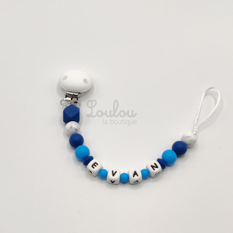 Attache tétine personnalisée 50 - Cadeau naissance -  Attache sucette avec prénom sans BPA fait main avec perles bleu, silicone - www.louloulaboutique.com - Accessoire bébé éveil