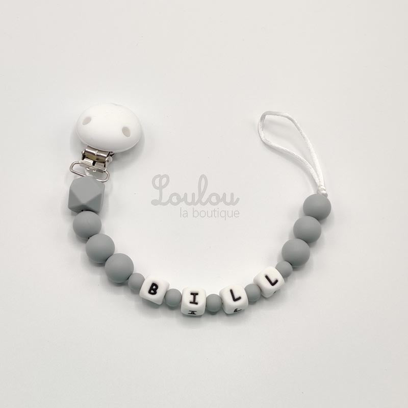 Attache tétine personnalisée 57 - Cadeau naissance -  Attache sucette avec prénom sans BPA fait main avec perles gris, silicone - www.louloulaboutique.com - Accessoire bébé éveil