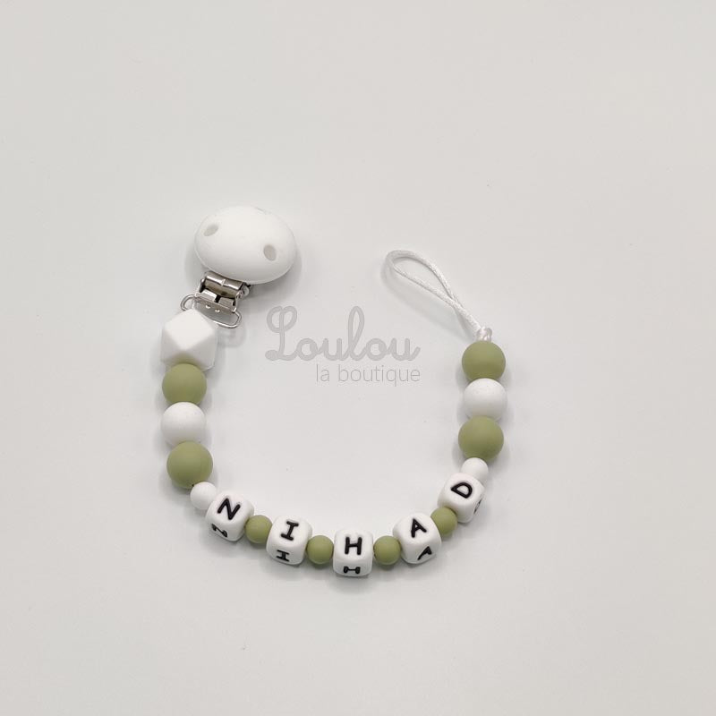 Attache tétine personnalisée 59 - Cadeau naissance -  Attache sucette avec prénom sans BPA fait main avec perles silicone, vert - www.louloulaboutique.com - Accessoire bébé éveil