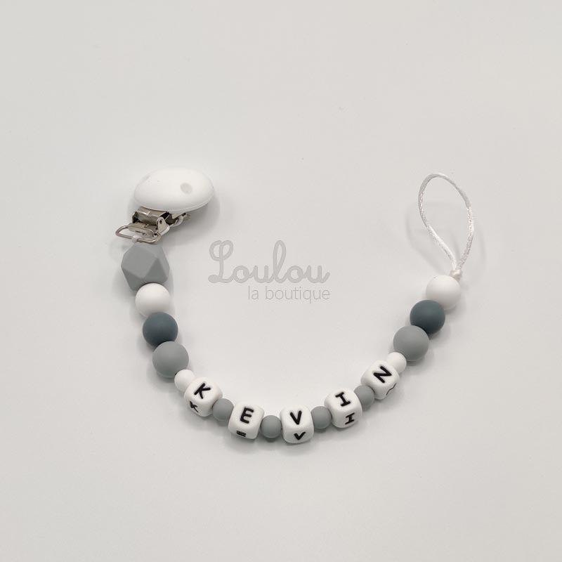 Attache tétine personnalisée 85 - Cadeau naissance -  Attache sucette avec prénom sans BPA fait main avec perles gris, silicone - www.louloulaboutique.com - Accessoire bébé éveil