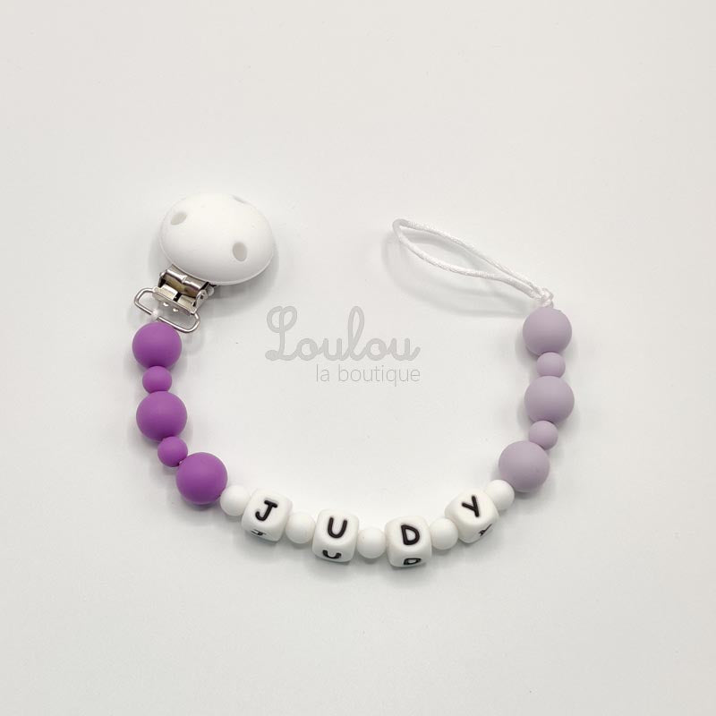 Attache tétine personnalisée 96 - Cadeau naissance - Attache sucette avec prénom sans BPA fait main avec perles silicone, violet - www.louloulaboutique.com - Accessoire bébé éveil