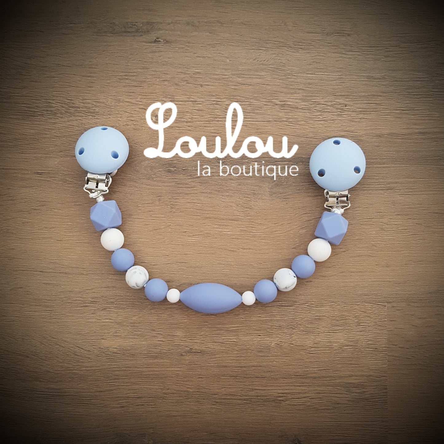 attache doudou attache-doudou Loulou la boutique cadeau naissance éveil dentition accessoire bébé baby shower liste de naissance perle silicone sans BPA bleu