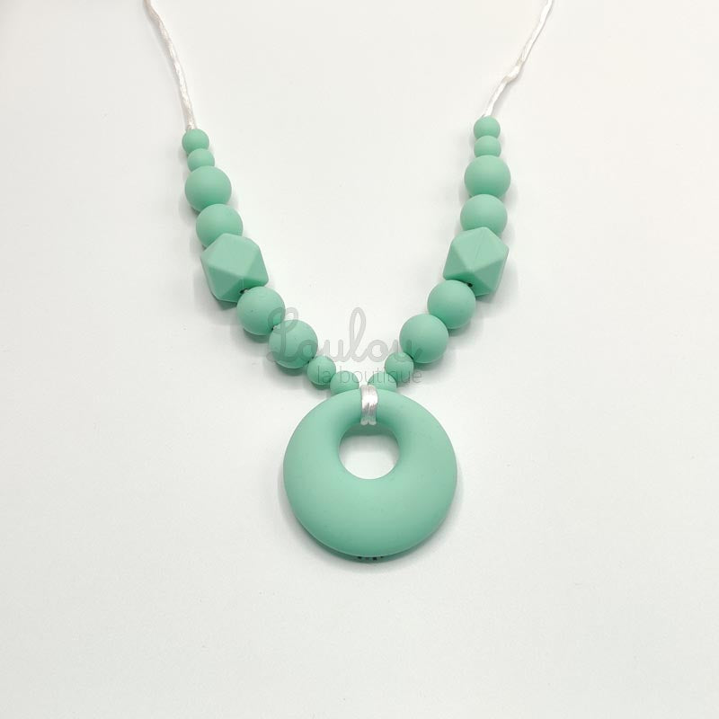 Collier d'allaitement 10 - Collier de portage doux et élégant - Cadeau naissance - Jouet dentition - Produit en perle silicone et bois - Soulage poussée dentaire - www.louloulaboutique.com