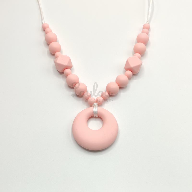 Collier d'allaitement 16 - Collier de portage doux et élégant - Cadeau naissance - Jouet dentition - Produit en perle silicone et bois - Soulage poussée dentaire - www.louloulaboutique.com
