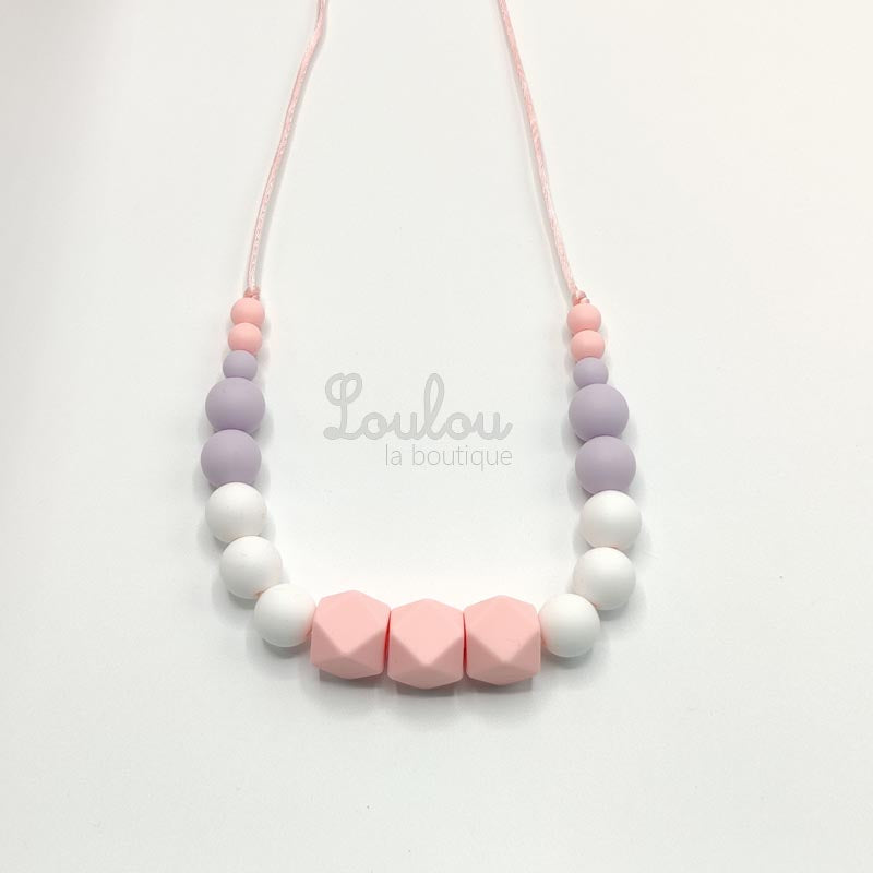 Collier d'allaitement 7 - Collier de portage doux et élégant - Cadeau naissance - Jouet dentition - Produit en perle silicone et bois - Soulage poussée dentaire - www.louloulaboutique.com